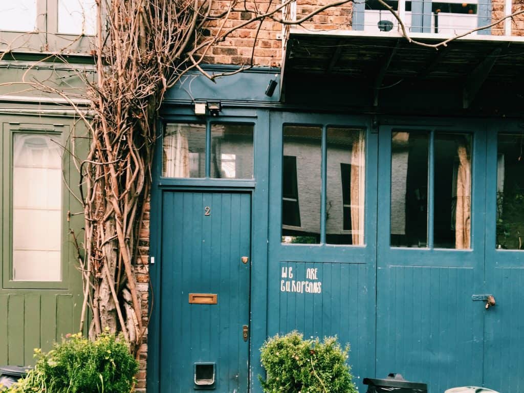 If you are looking for the quintessential Instagram photo of London you are looking for the mews of London. I'm so excited to share with you how to find the finest hidden gems ever - the secret mews of London! Including St Luke's Mews where Love Actually was filmed. #london #londontravel #travel #londonmews #londoninstagram