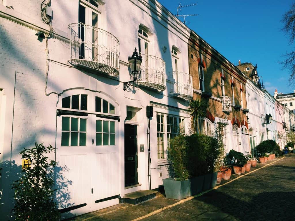 If you are looking for the quintessential Instagram photo of London you are looking for the mews of London. I'm so excited to share with you how to find the finest hidden gems ever - the secret mews of London! Including St Luke's Mews where Love Actually was filmed. #london #londontravel #travel #londonmews #londoninstagram