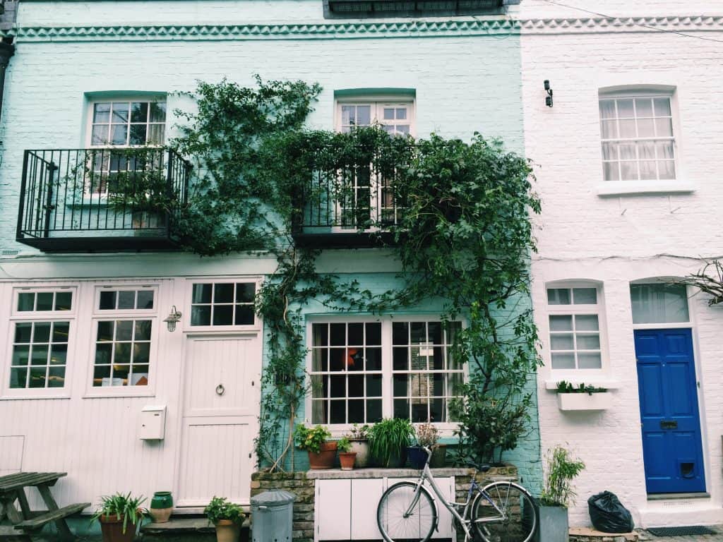 If you are looking for the quintessential Instagram photo of London you are looking for the mews of London. I'm so excited to share with you how to find the finest hidden gems ever - the secret mews of London! Including St Luke's Mews where Love Actually was filmed. #london #londontravel #travel #londonmews #londoninstagram