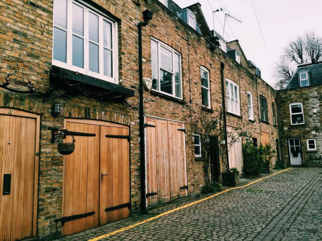 If you are looking for the quintessential Instagram photo of London you are looking for the mews of London. I'm so excited to share with you how to find the finest hidden gems ever - the secret mews of London! Including St Luke's Mews where Love Actually was filmed. #london #londontravel #travel #londonmews #londoninstagram