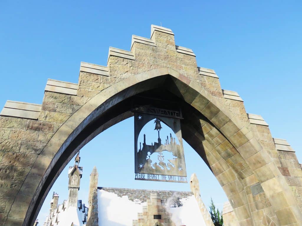 From a self-proclaimed Potter head: the ULTIMATE muggle's guide to the Wizarding World of Harry Potter. Planning, parks, and butter beer: it's all here!