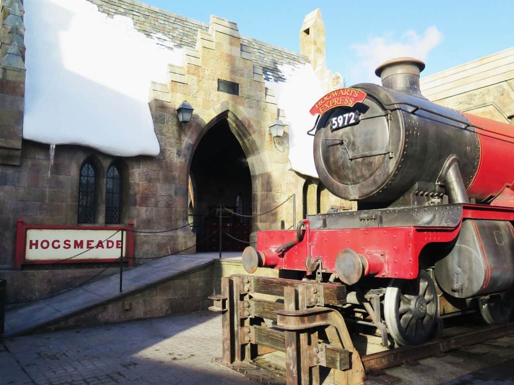 From a self-proclaimed Potter head: the ULTIMATE muggle's guide to the Wizarding World of Harry Potter. Planning, parks, and butter beer: it's all here!