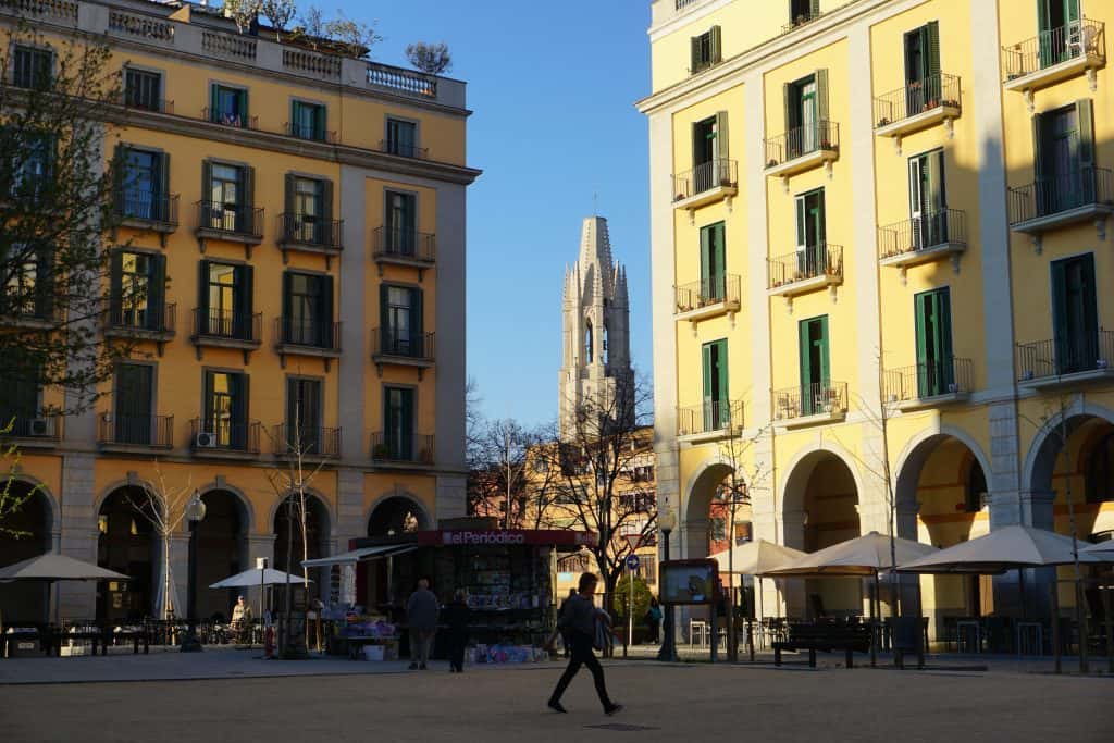 7. Visit Independence Square Back in the city center of Girona, Independence Square is a gathering place, surrounded by popular restaurants with sprawling al fresco dining areas. It's a busy square, which commemorates the Spanish independence from the French. This takes on a new meaning now, though, as Catalonia vies for its independence from the Spanish...many of the buildings encompassing the Independence Square have Catalan Independence flags flying proudly.