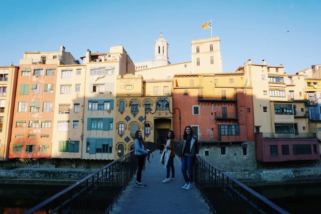 1. Walk across the Eiffel Bridge Girona's jewel is the Eiffel bridge, which although it was designed by the same Gustave Eiffel as Paris' Eiffel Tower, with a similar aesthetic, is understated just like the rest of the city. TripAdvisor seems to bash it for its humble appearance, but I loved the Eiffel Bridge's simplicity. As you walk across, make sure you get a quintessential photo looking at the colorful houses along the river Onyar through the bridge's steel work!