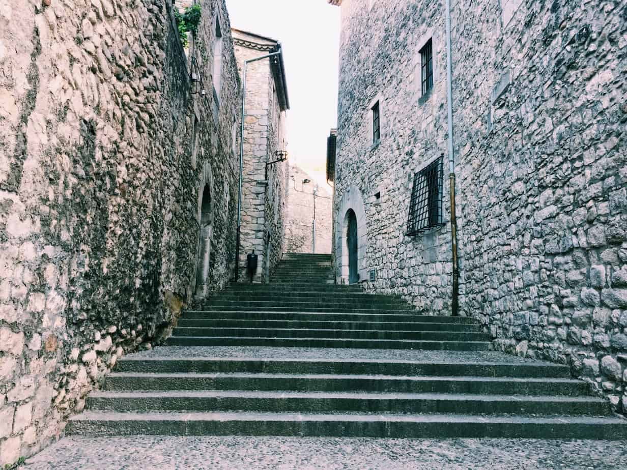 3. Find the Game of Thrones Filming Sites If you're a Game of Thrones fan, the whole city of Girona may seem eerily familiar - that's because season 6 had many scenes filmed here (7 episodes in fact)! Its main use was as the town of Braavos, and maybe the most memorable spot is the stairs where Arya begged!