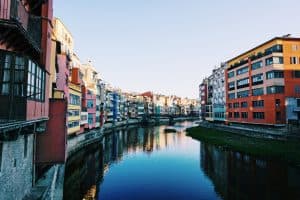 1. Walk across the Eiffel Bridge Girona's jewel is the Eiffel bridge, which although it was designed by the same Gustave Eiffel as Paris' Eiffel Tower, with a similar aesthetic, is understated just like the rest of the city. TripAdvisor seems to bash it for its humble appearance, but I loved the Eiffel Bridge's simplicity. As you walk across, make sure you get a quintessential photo looking at the colorful houses along the river Onyar through the bridge's steel work!