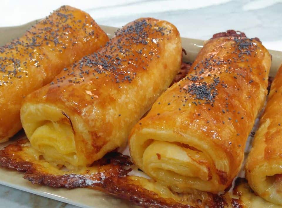 Are you a traveling celiac or gluten intolerant? This is a full guide to gluten free Girona Spain restaurants, bakeries, cafes, shops, and more. #glutenfreegirona #glutenfreegironaspain #glutenfreetravel #glutenfreespain #glutenfreecatalonia