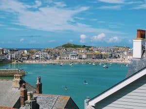 The best city in Cornwall for a day trip: you must take a St Ives day trip. Enjoy my photo journal, hotel, and food advice for the best St Ives day trip!