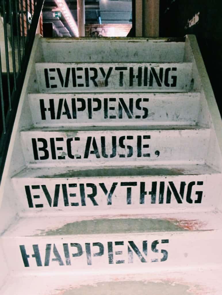 everything happens because everything happens... wise words from the stairs in Ecomama Hotel Amsterdam. The cheapest hotel for an instagram- and eco-friendly stay in Amsterdam: Ecomama Hotel Amsterdam is cozy, sustainable and made my time in Amsterdam special.