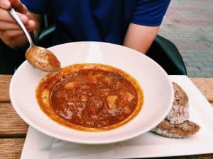 The best gluten free goulash soup in Budapest at DROP. If you're finding yourself hungry in Hungary, read this ultimate guide to gluten free Budapest! Including 100% gluten free Budapest restaurants and more.