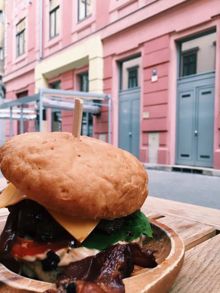 My AMAZING Texas barbecue burger at Drop, Budapest's 100% gluten free restaurant. If you're finding yourself hungry in Hungary, read this ultimate guide to gluten free Budapest! Including 100% gluten free Budapest restaurants and more.