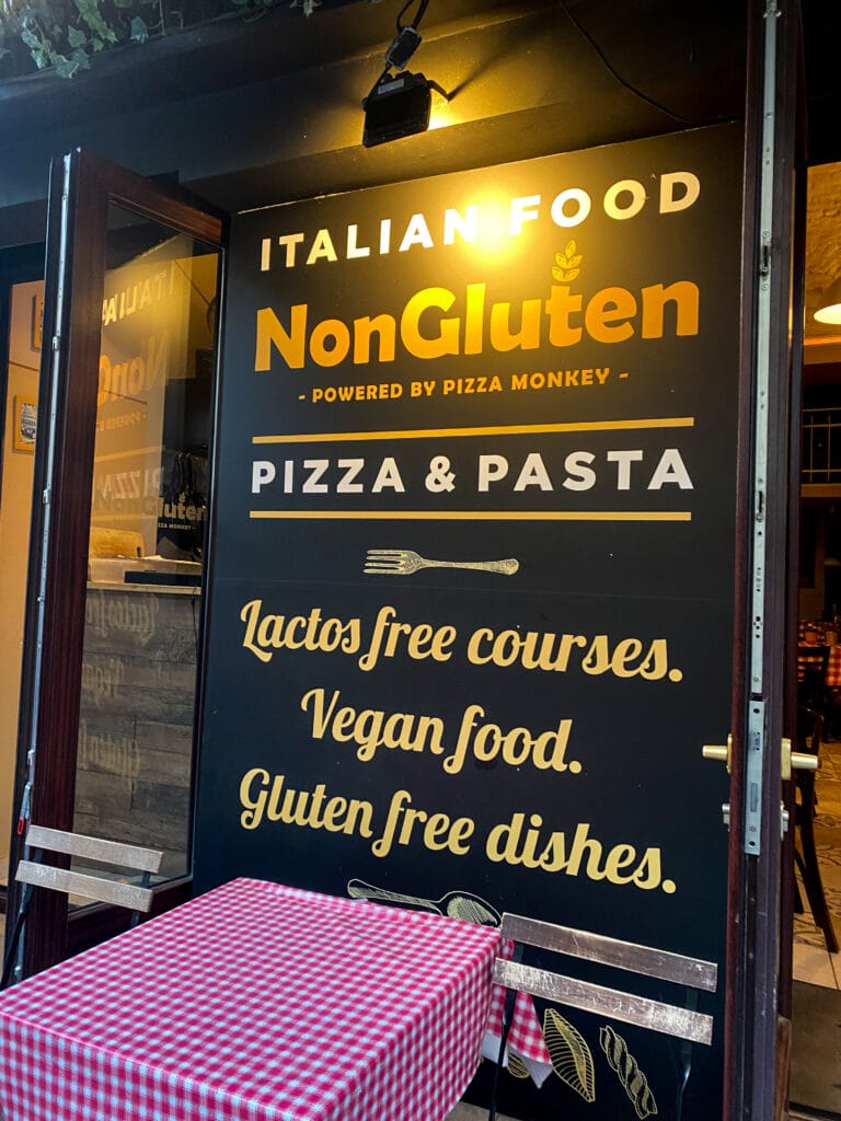 Sign that reads Non Gluten Pizzeria