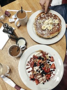 Check out this list of the best gluten free Detroit restaurants with safe cross contamination procedures! From gluten free pancakes to pizza to waffles. #glutenfreedetroit #detroit #detroitmichigan #glutenfreetravel #puremichigan