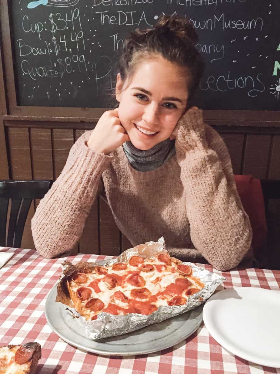 Check out this list of the best gluten free Detroit restaurants with safe cross contamination procedures! From gluten free pancakes to pizza to waffles. #glutenfreedetroit #detroit #detroitmichigan #glutenfreetravel #puremichigan