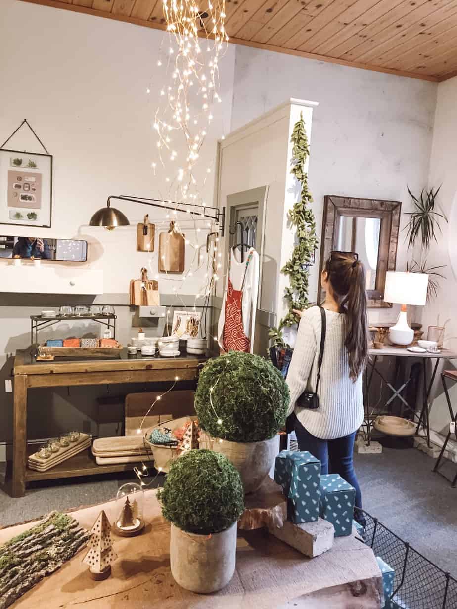 Traverse City shopping is packed with boutiques, artisans, and local makers. With three distinct areas for shopping, here is your complete guide to shopping this Michigan gem. #TraverseCity #TraverseCityMichigan #TraverseCityShopping #PureMichigan #Travel #Midwest #HolidayShopping