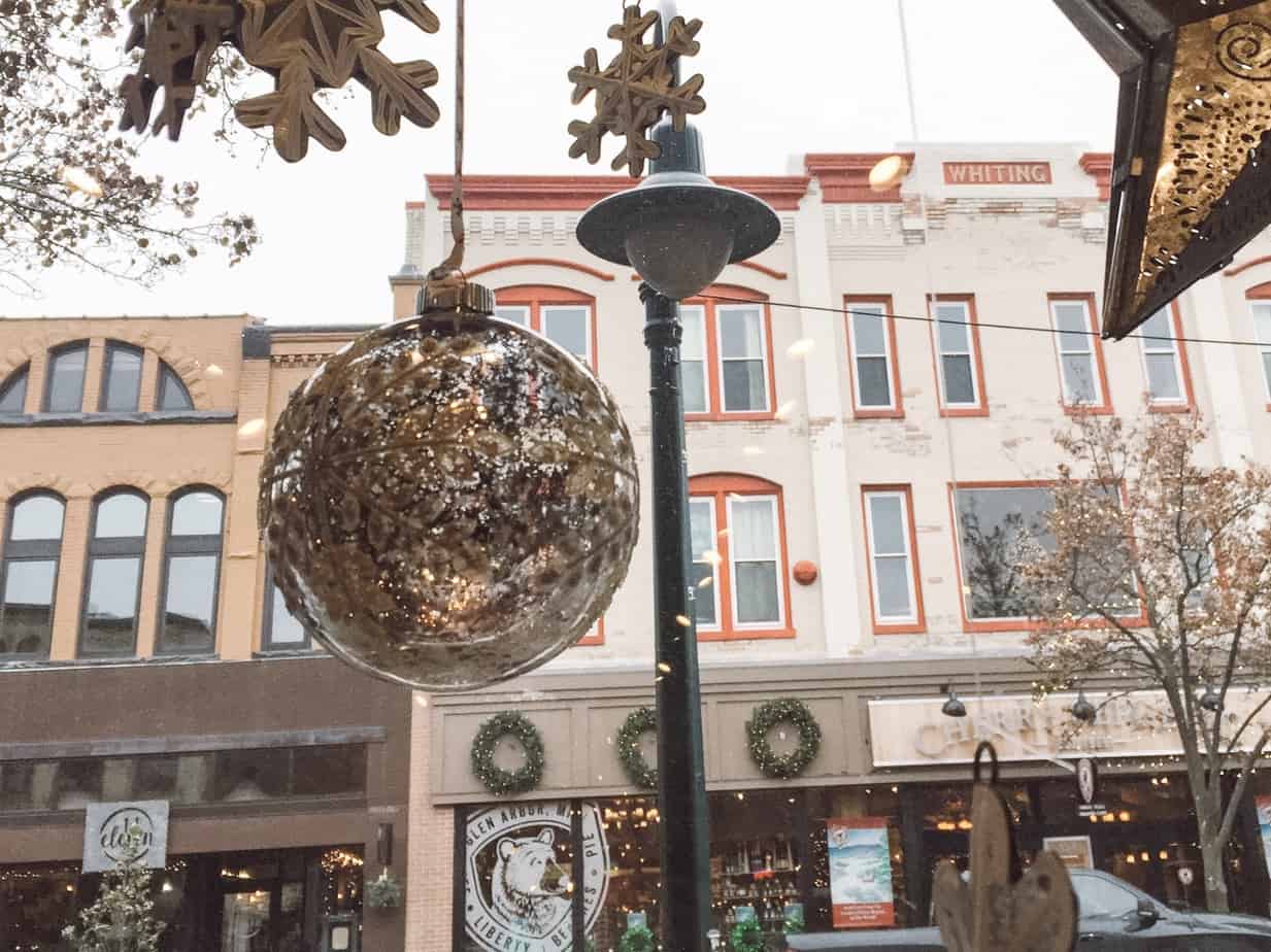 Traverse City shopping is packed with boutiques, artisans, and local makers. With three distinct areas for shopping, here is your complete guide to shopping this Michigan gem. #TraverseCity #TraverseCityMichigan #TraverseCityShopping #PureMichigan #Travel #Midwest #HolidayShopping