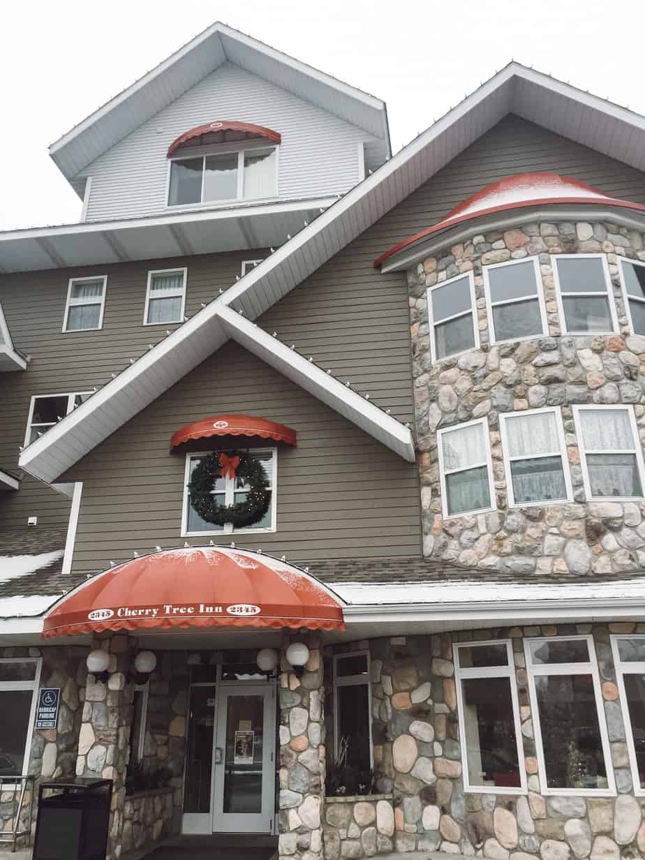 Cherry Tree Inn Traverse City MI is one of a selection of lake front properties. Read our review of our winter stay at Cherry Tree Inn! #traversecity #michigan #puremichigan #cherrytreeinn