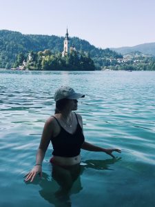 If you want to create a travel life for yourself, consider these lifestyle changes to help you travel more and live better. #travel #travellife #travelmore #traveltips