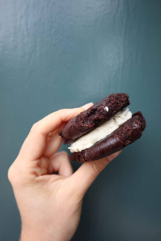 who doesn't love a cookie sandwich? especially if it's gluten free and vegan friendly!