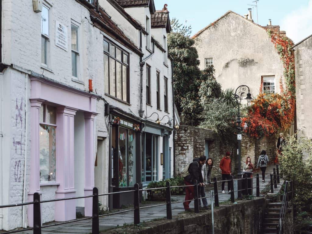 Looking for things to do in Frome England? Frome is filled with indie shops, cobbled streets, and cute cafes. Is it more than a pretty face?