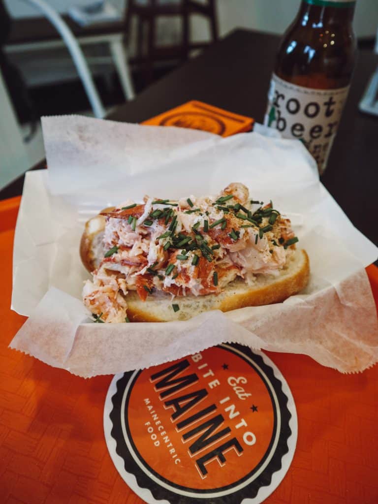 Looking for gluten free lobster rolls in Maine? You won't be left out of Maine's specialty just because you're gluten free. Here's where you can find them! #glutenfreemaine #glutenfreelobsterrolls #glutenfreelobsterrollsinmaine