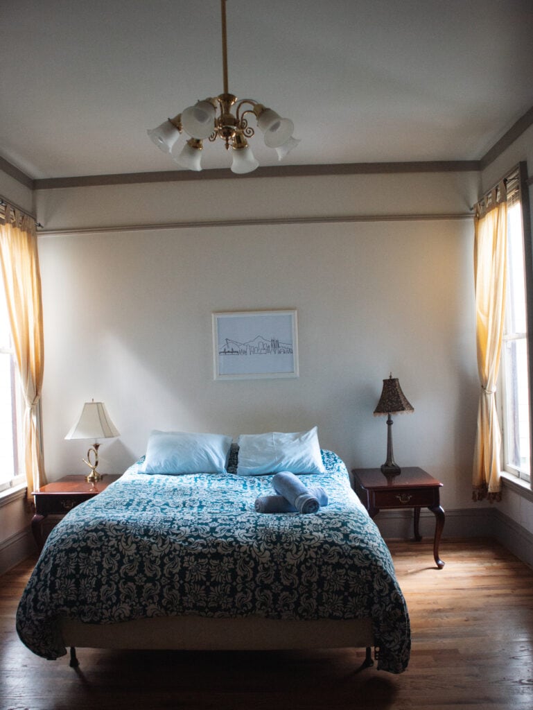 bedroom at hostel in portland oregon