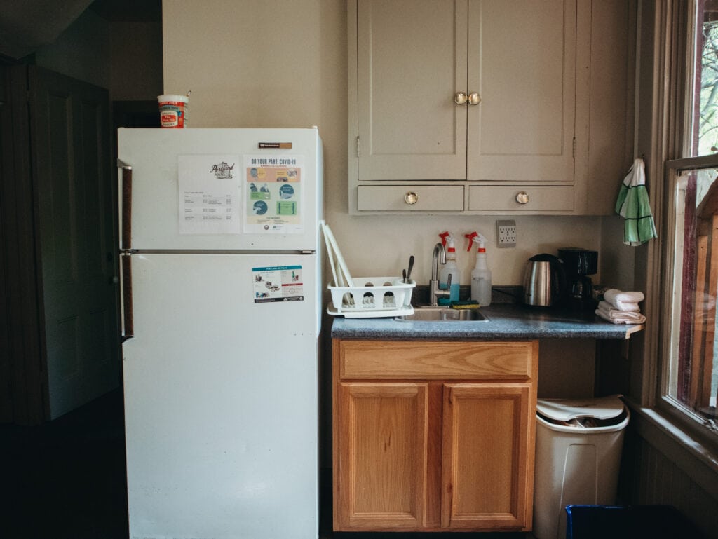 kitchenette at nw portland hostel