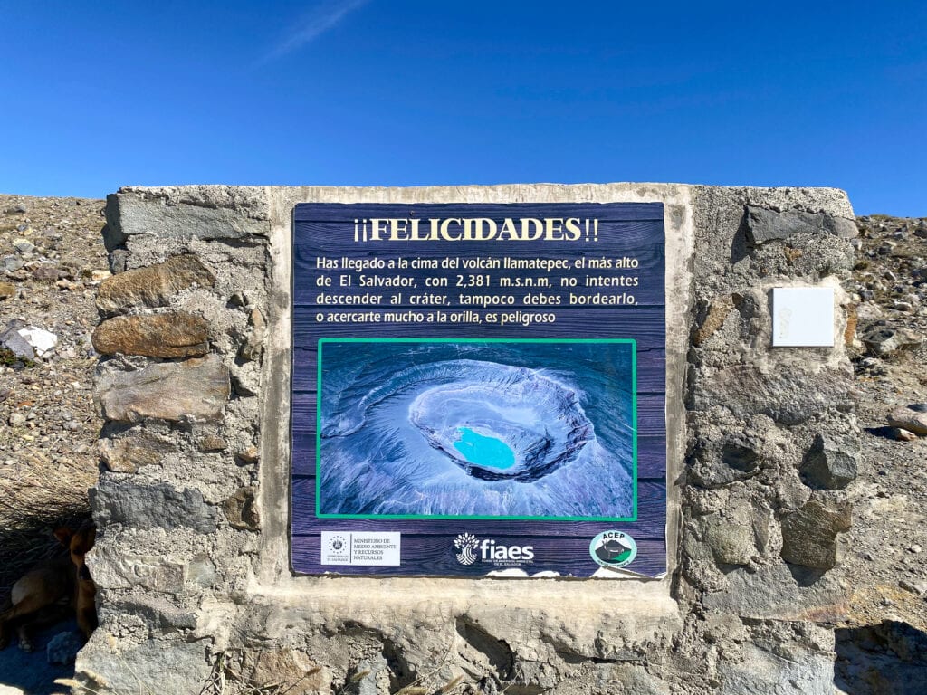 A sign that says felicidades at the summit.