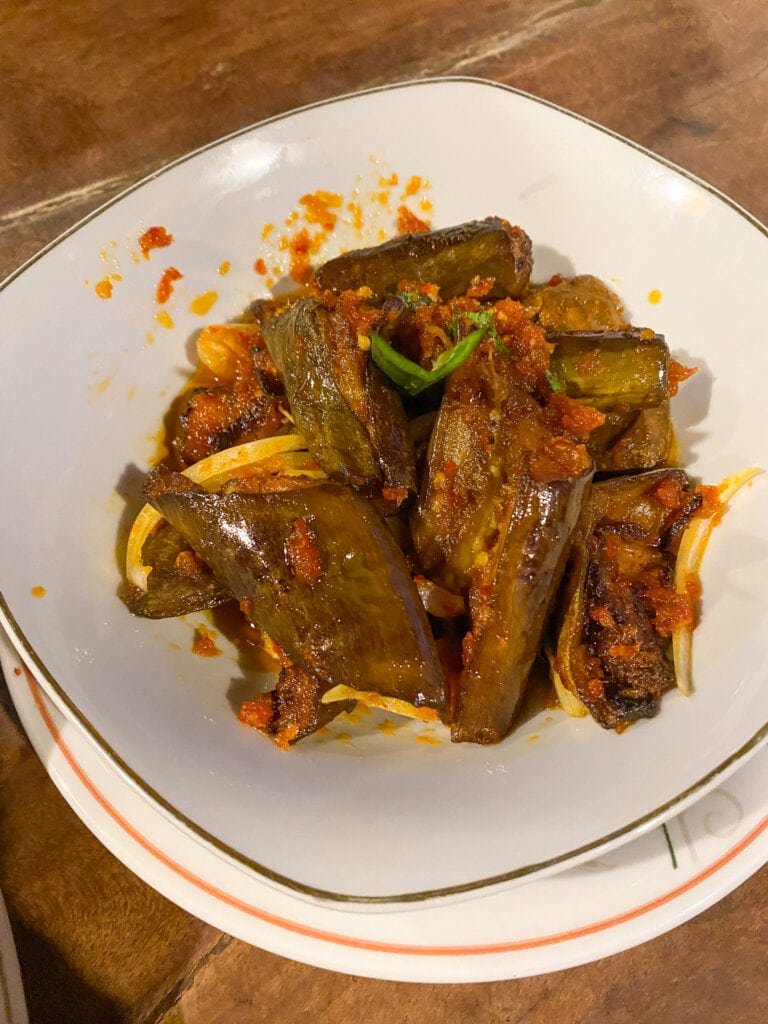 Aubergine sambal - a gluten free Sumatra meal