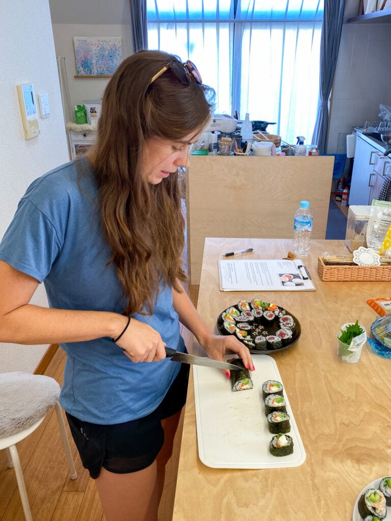 Sarah cutting sushi