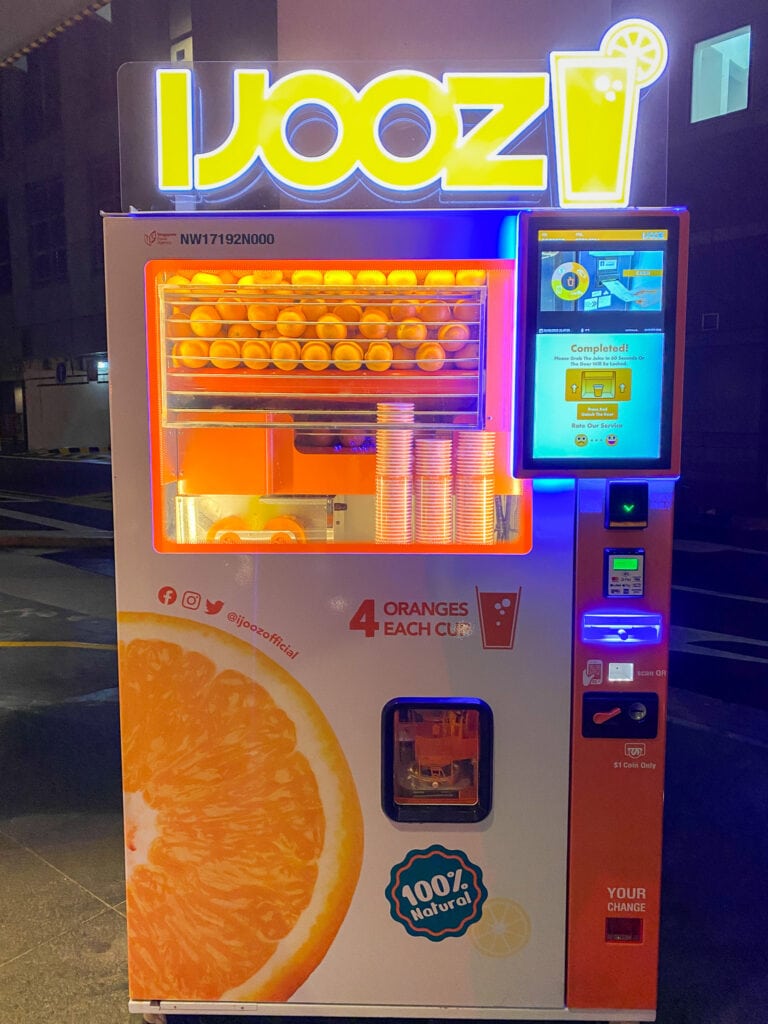 iJooz orange juice vending machine