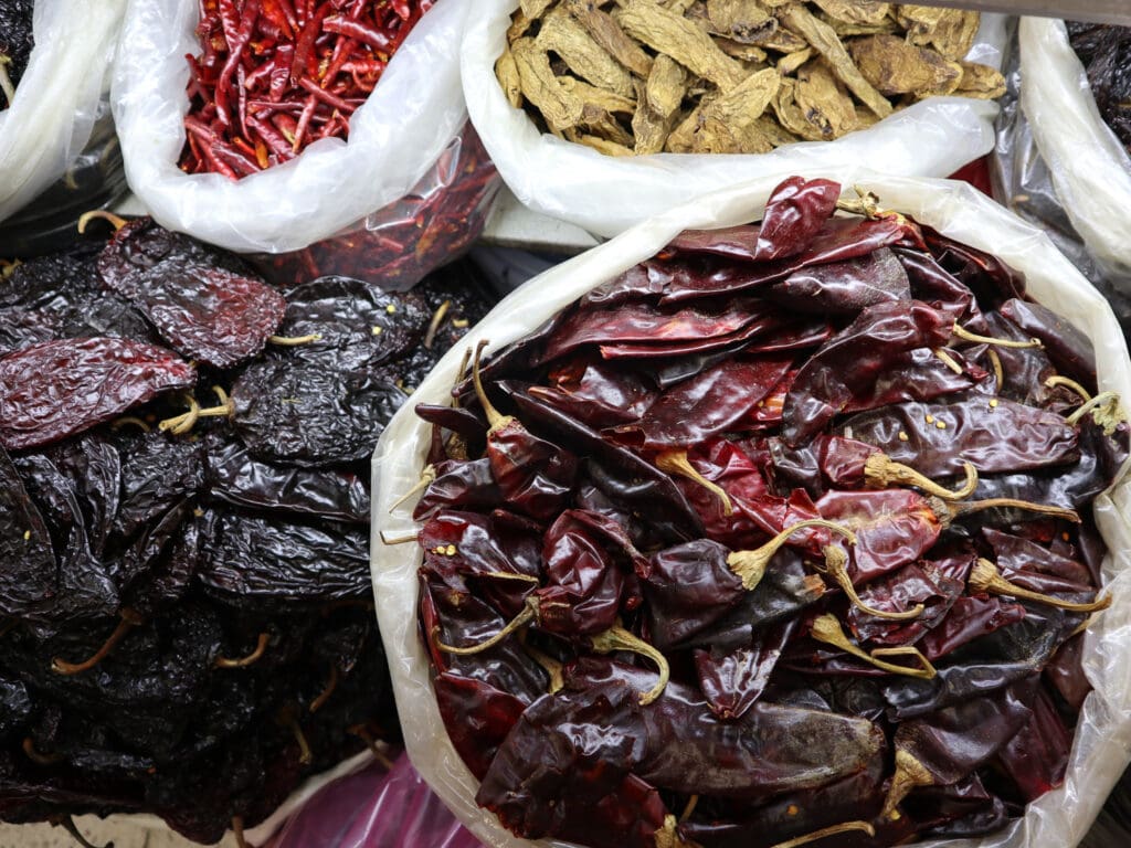 dried chili peppers mercado medellin