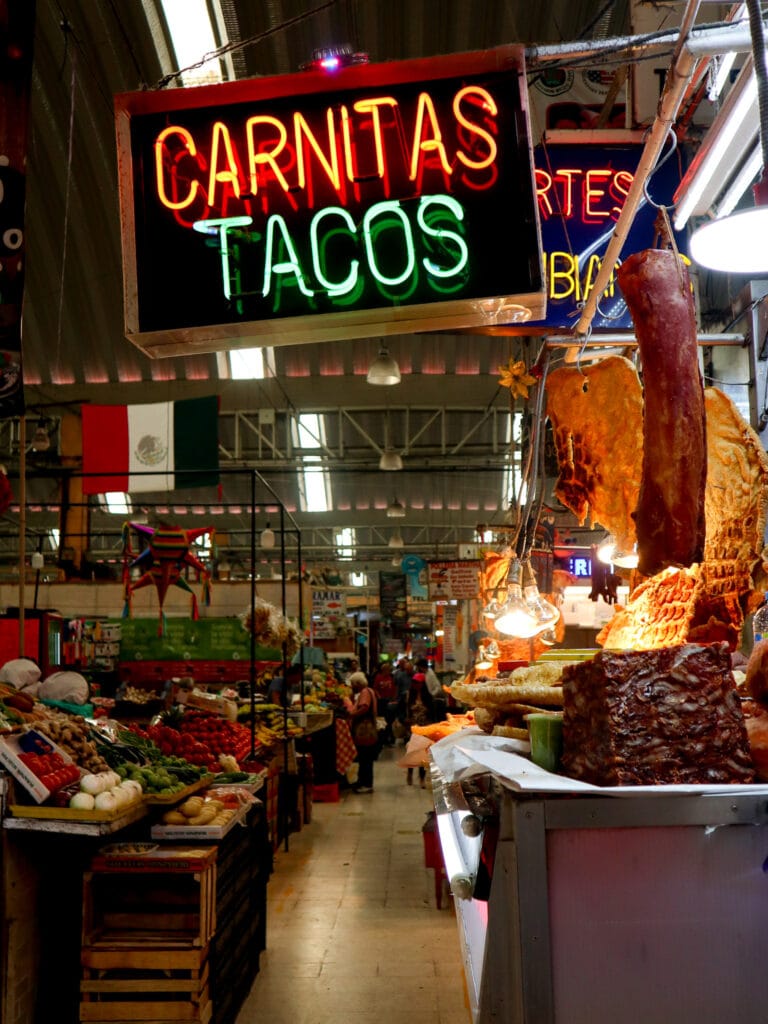 Neon sign at mercado medellin.