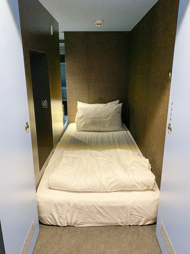Kuala lumpur airport sleeping pod at capsule transit hotel