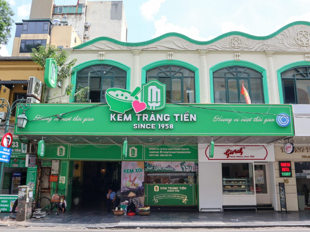 kem trang tien ice cream shop in Hanoi