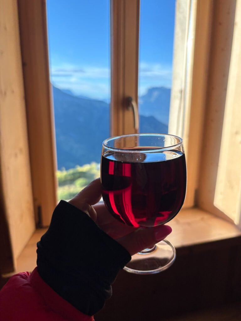 Wine at Tre la Tete along the TMB